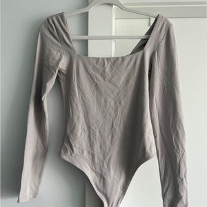 Aritzia Babaton Long Sleeve Bodysuit